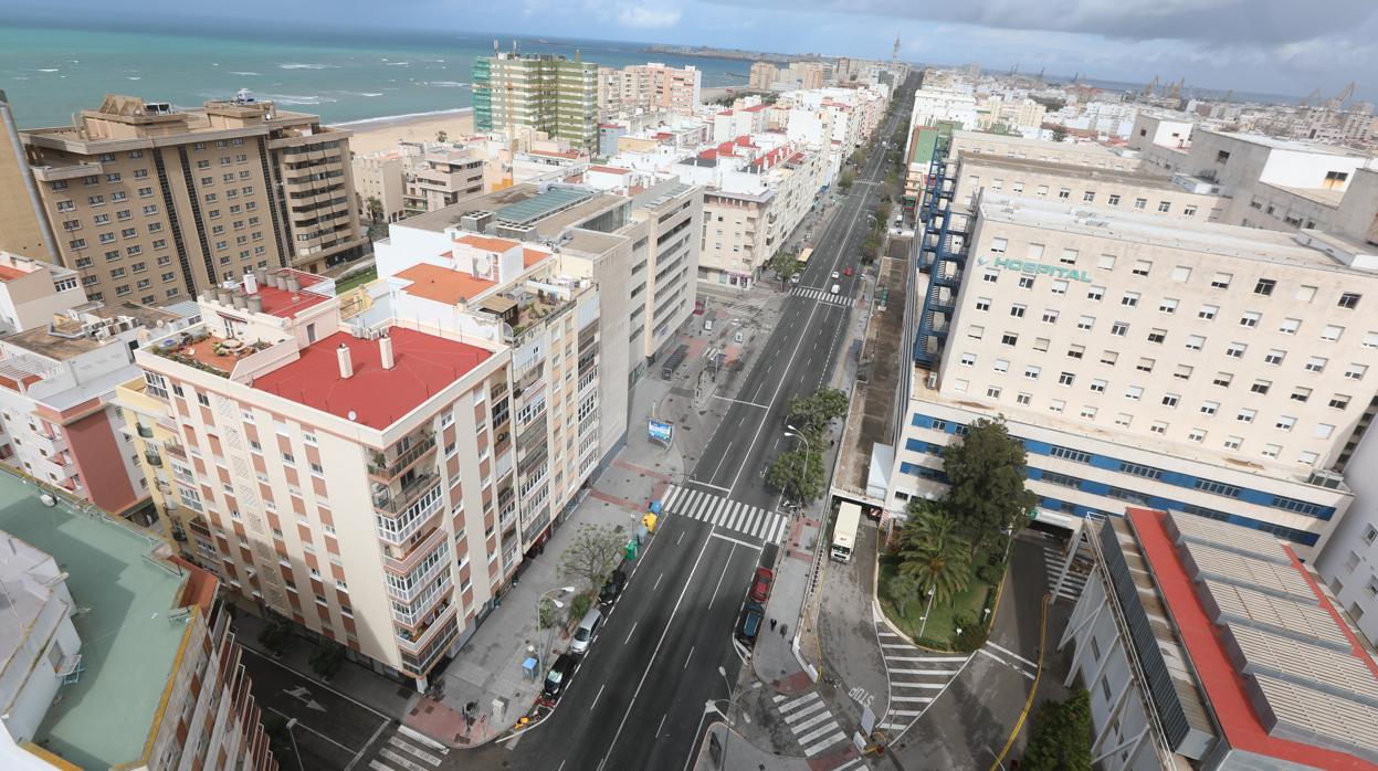 Vista aérea del hospital Puerta del Mar de Cádiz capital.