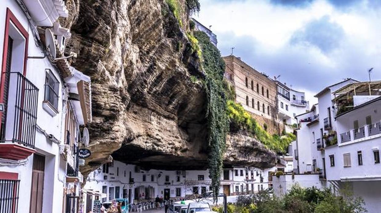 Ascienden a tres los positivos por Covid-19 en Setenil de las Bodegas