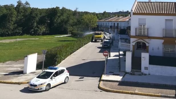 Facinas y Castellar instalan en su acceso arcos desinfectantes para los vehículos