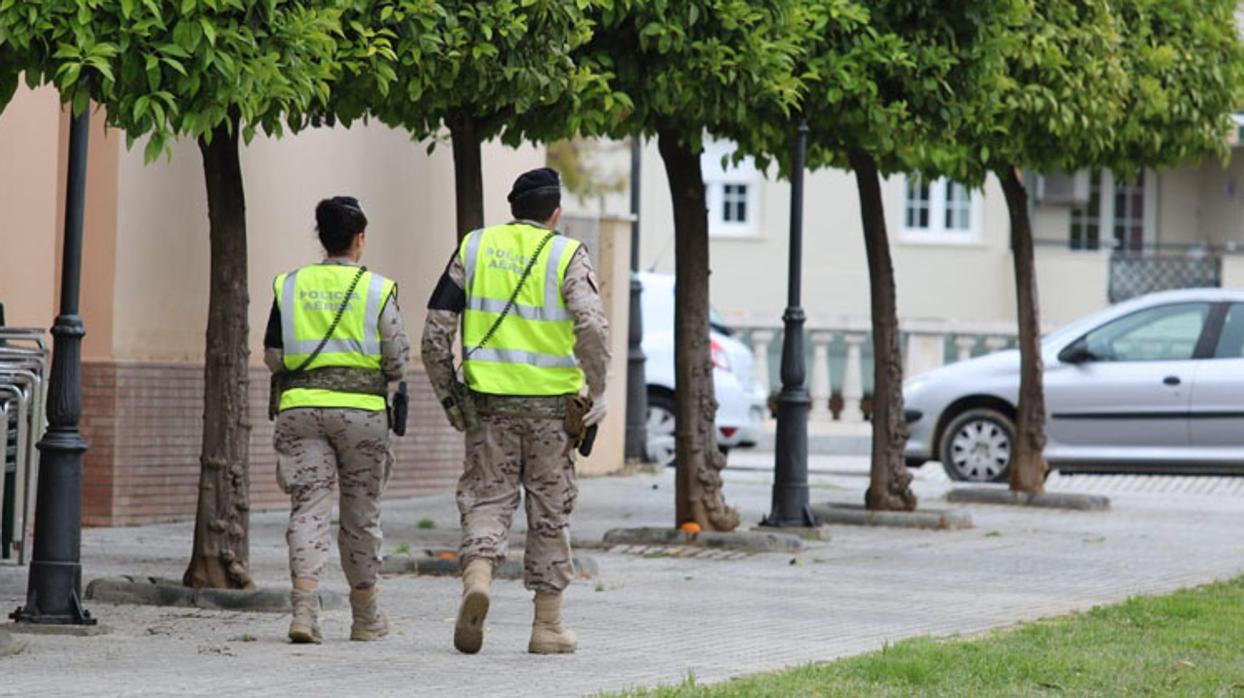 La Policía Área del Ejército del Aire está también patrullando diferentes calles de Utrera