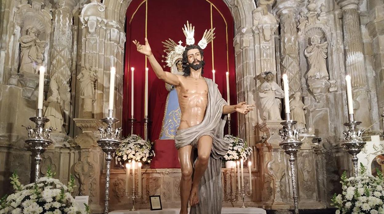 Imagen de un besapiés de años atrás en la hermandad de la Sagrada Resurrección