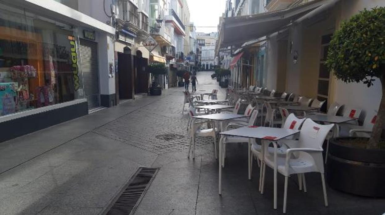 Una de las terrazas de la calle Colón. de San Fernando