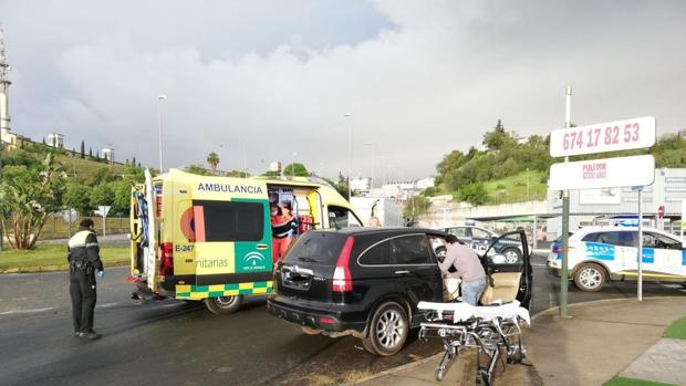 Una mujer da a luz en su coche en el polígono El Manchón de Tomares