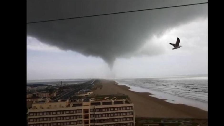 Vídeo: Así cruza la manga marina la Bahía de Cádiz