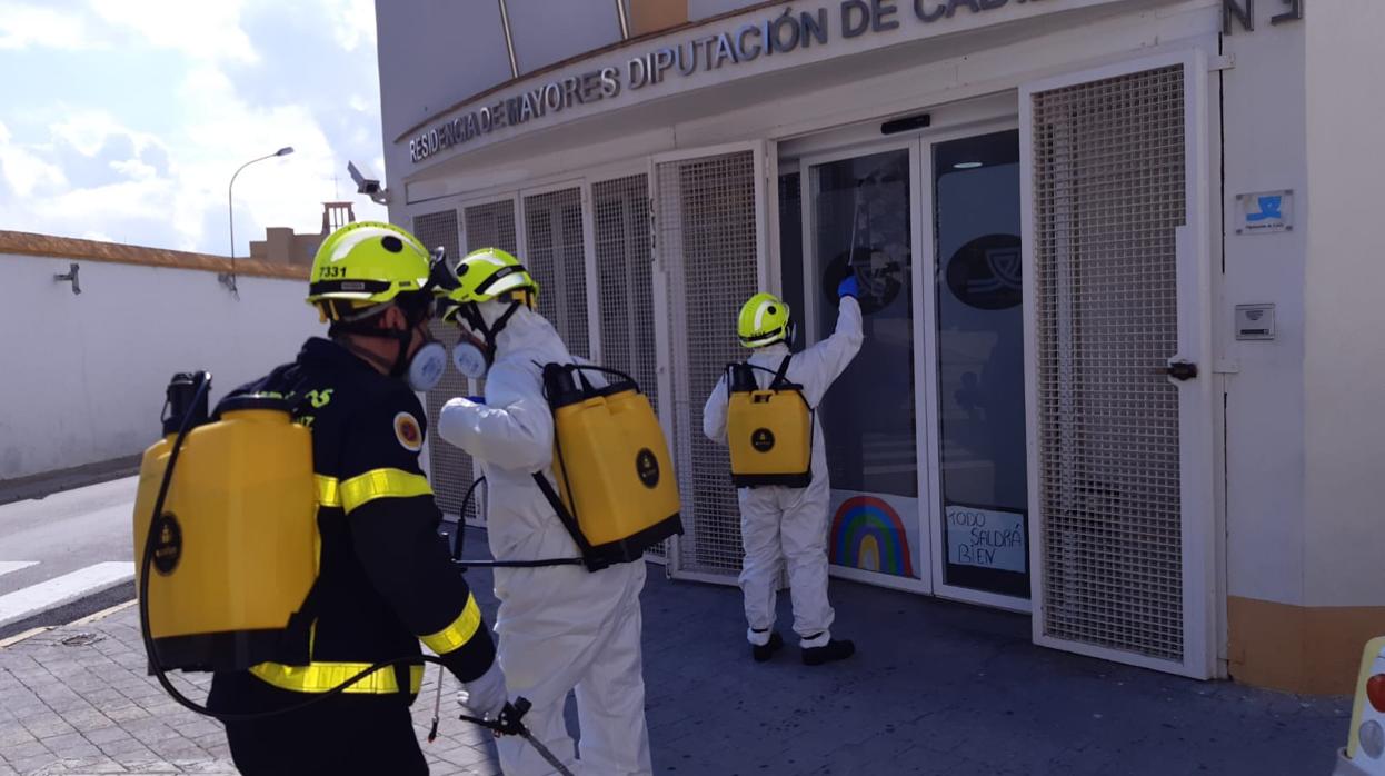 Los servicios de desinfección contratados por Diputación llegan a 40 poblaciones de Cádiz