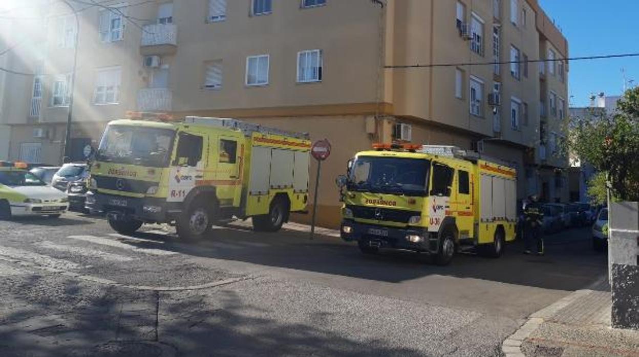 Bomberos durante una intervención en San Fernando