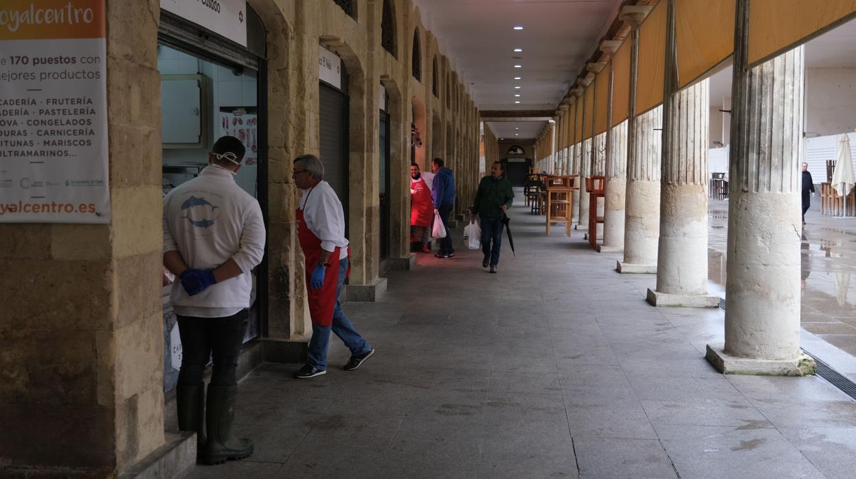 El Mercado Central de Abastos de Cádiz reforzará el control del aforo durante el Estado de Alarma