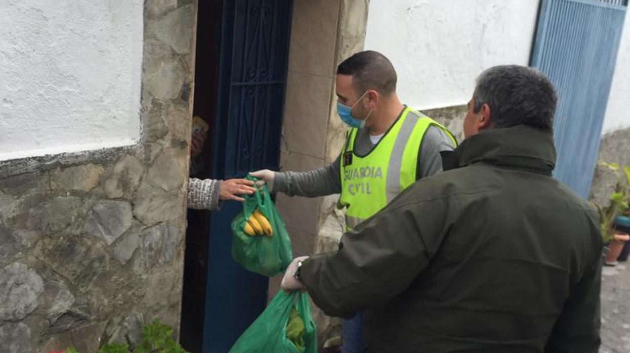 Los beneficiarios son 30 familias y ancianos de la localidad.