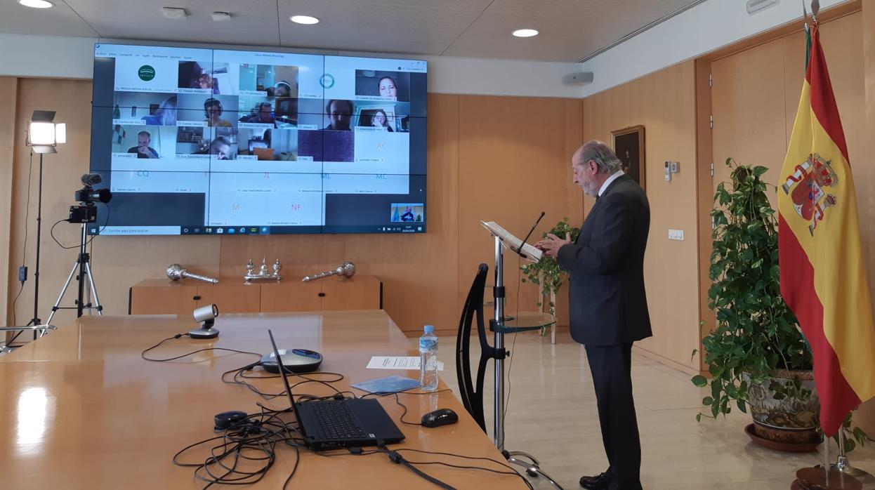 Videoconferencia del presidente de la Diputación de Sevilla, Fernando Rodríguez Villalobos