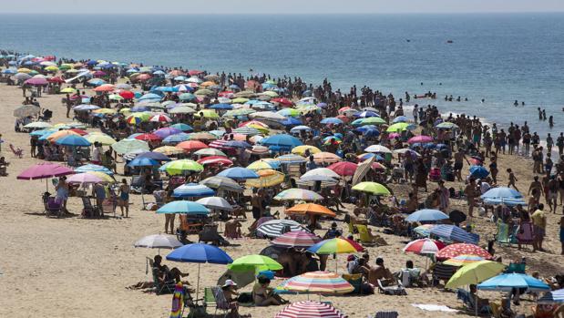 Controlar aforo de las playas, una medida compleja en Cádiz