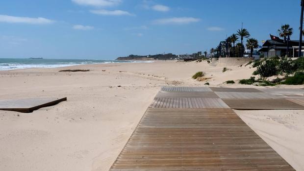 El tiempo en Cádiz: Viento fuerte y alerta amarilla por oleaje en el Estrecho