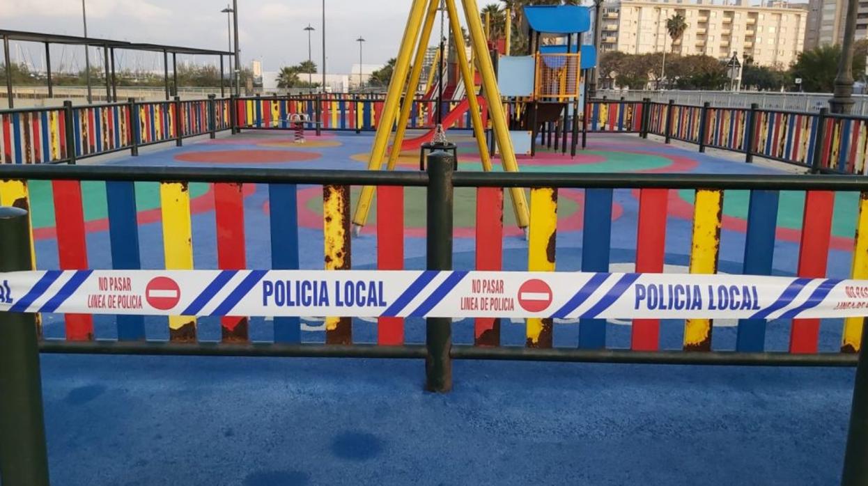 La Línea mantendrá sus parques precintados ante la salida de los niños a la calle