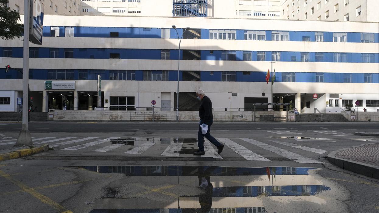 El hospital gaditano ha reducido a menos de la mitad el número de ingresos por covid.