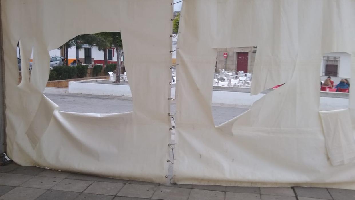 Ataques a la carpa municipal instalada por el Ayuntamiento