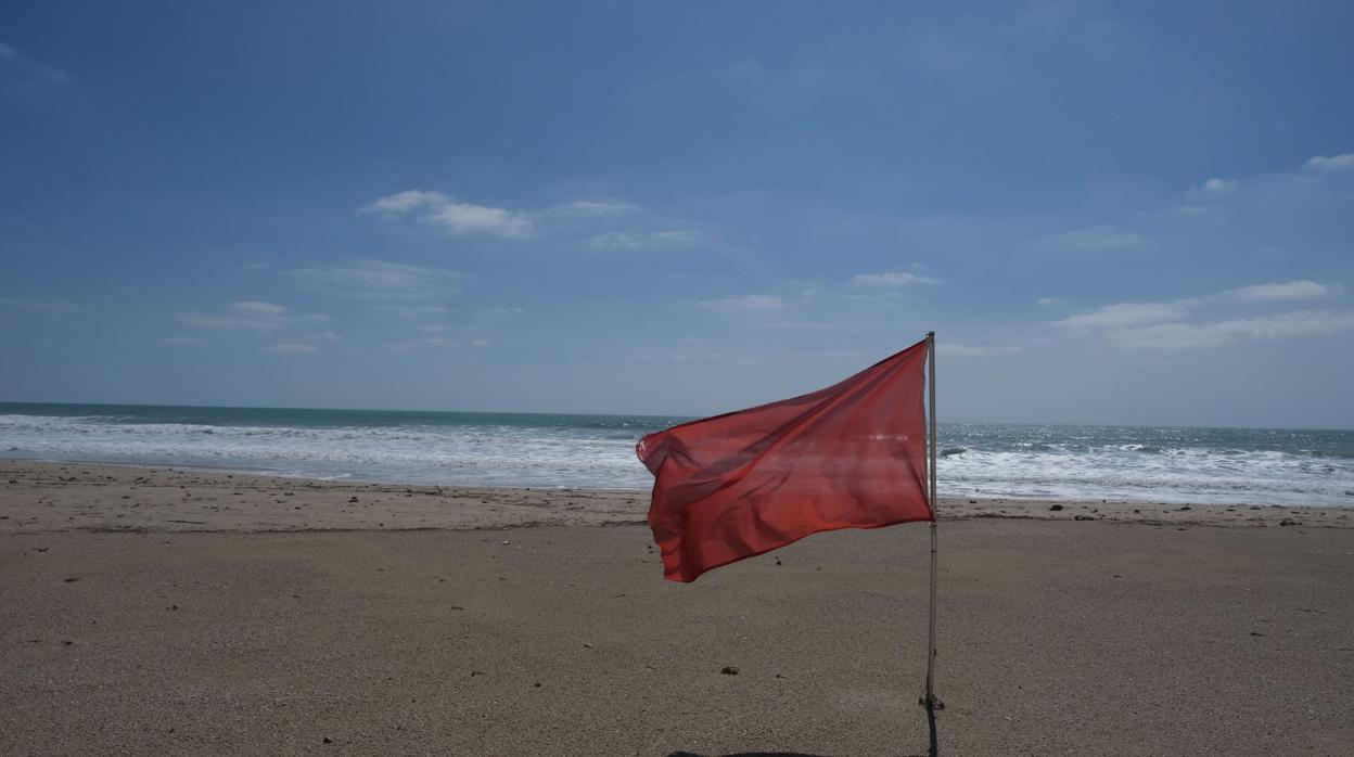 La playa de La Barrosa permanecerá cerrada