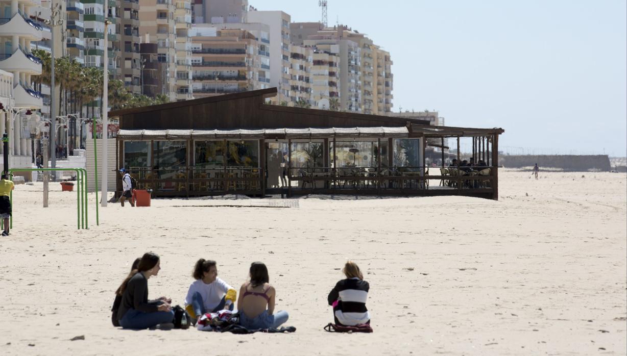 El Ayuntamiento de Cádiz confirma que abrirá las playas este domingo