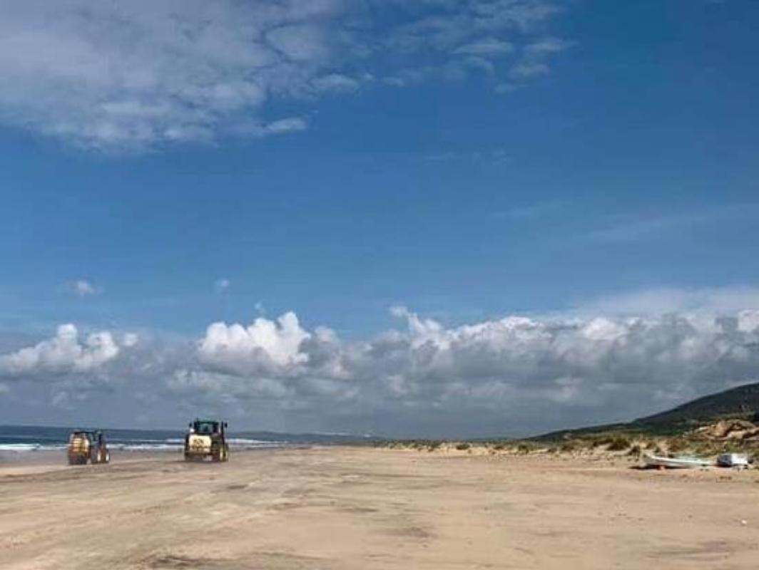 Desinfección en las playas de Zahara de los Atunes