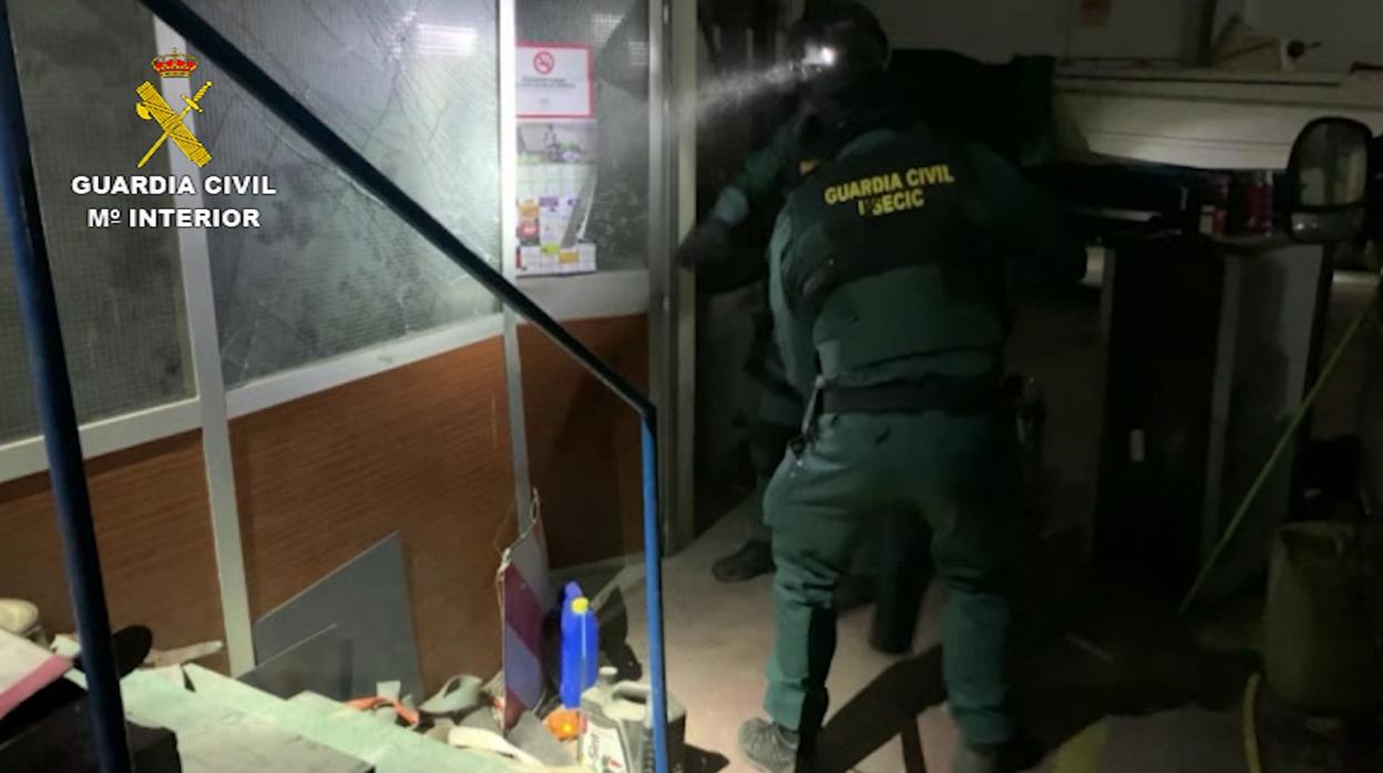 La Guardia Civil interviene 1,2 toneladas de cocaína y detiene a 51 narcos