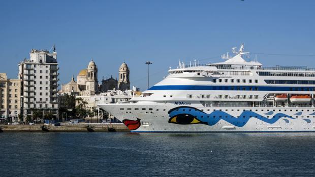 El mes de los cruceros arranca con el puerto de Cádiz vacío