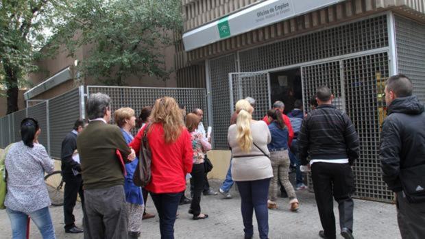 El mes de abril deja en la provincia de Sevilla 5.175 nuevos parados, un 2,3% más con respecto a marzo