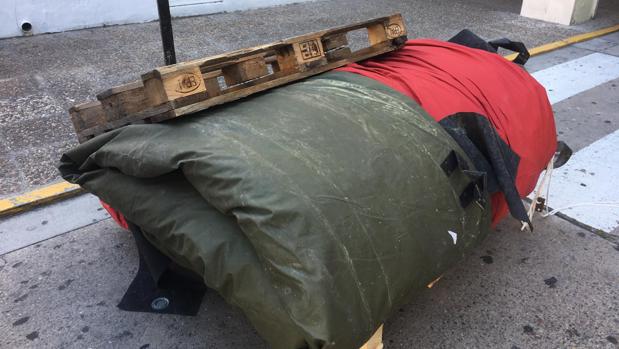 Desmontan la carpa del hospital Puerta del Mar, símbolo de la lucha contra el coronavirus en Cádiz