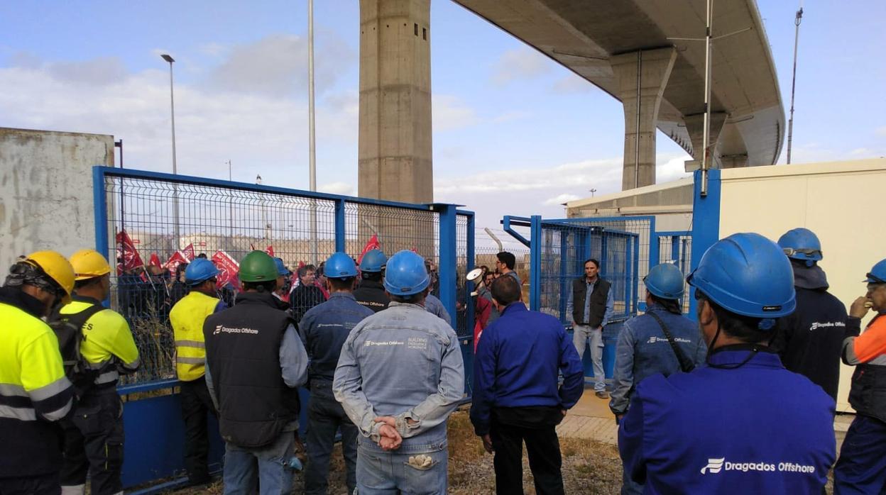 Asamblea de trabajafdores en Dragados, que fue de las primeras en solicitar un ERTE