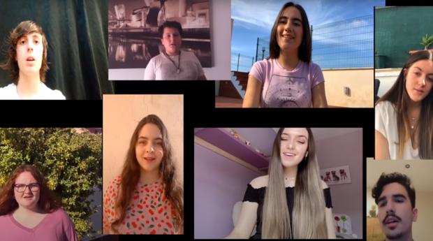 Los alumnos de un instituto de Chiclana se unen para cantar «por un mundo mejor»