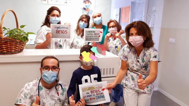 El Hospital Materno Infantil de Jerez lanza besos para todos en el Día del Niño Hospitalizado