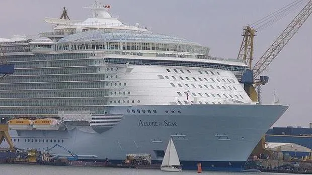 El Gobierno prohíbe la entrada del crucero 'Allure of the seas' en Cádiz para su reparación