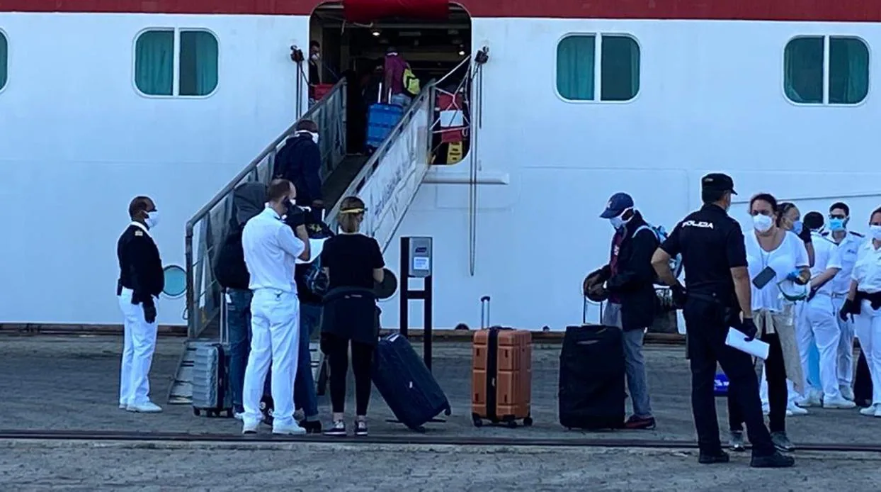 La tripulación del Victory se ha despedido esta mañana de Cádiz.