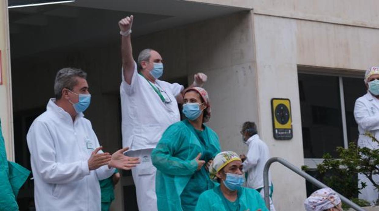 Sanitarios del hospital Puerta del Mar.