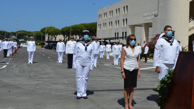 Homenaje en Rota de la Armada y el Ejército a los fallecidos por el Covid-19