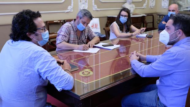 El Ayuntamiento de Cádiz presenta sus medidas para el comercio local