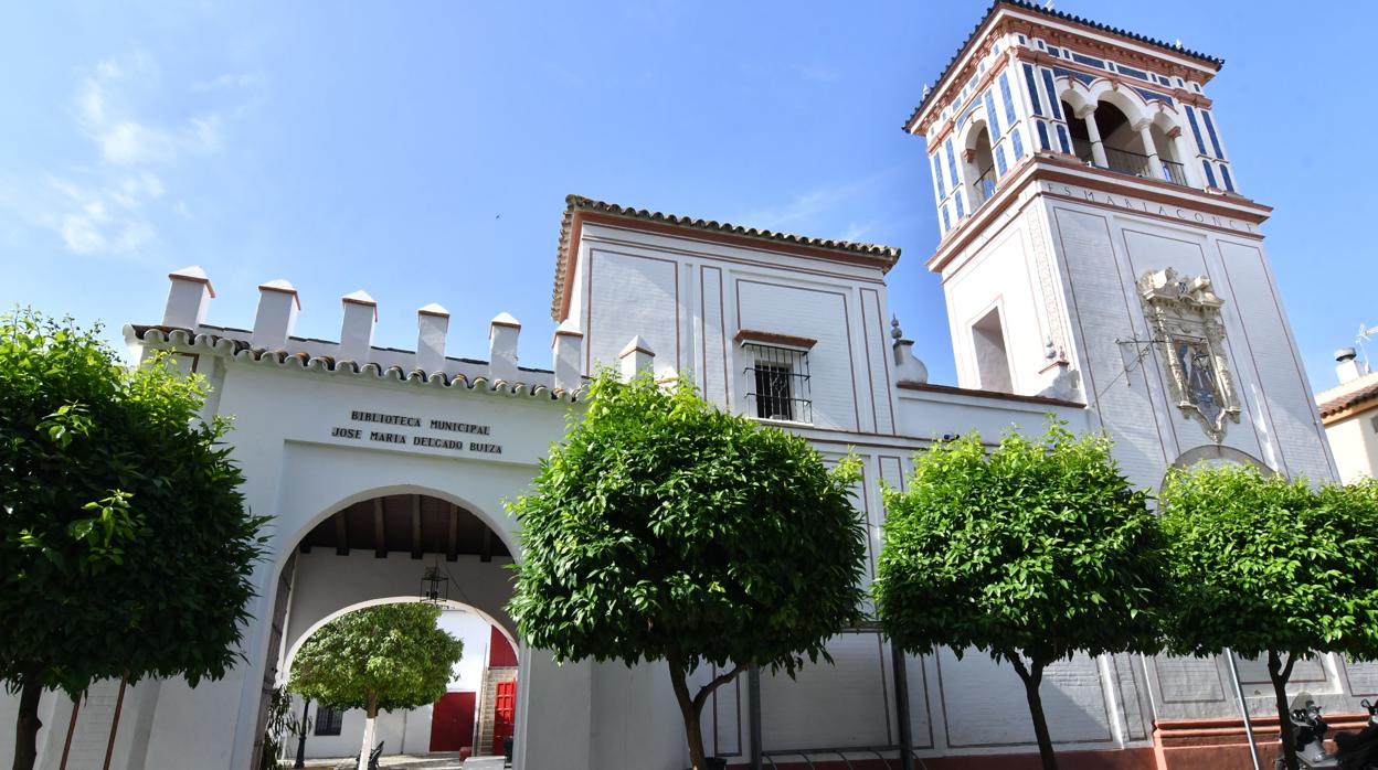 Reabre la biblioteca de Tomares tras la rehabilitación de la hacienda del siglo XVII donde está instalada