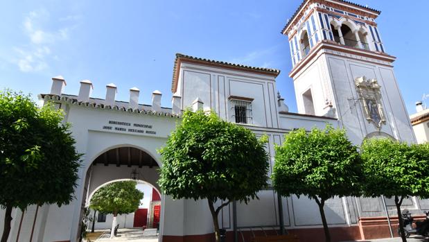 Reabre la biblioteca de Tomares tras la rehabilitación de la hacienda del siglo XVII donde está instalada