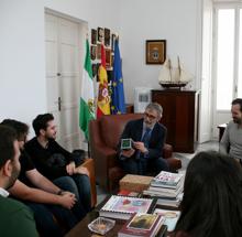 El equipo de Ingeniería reunido con el rector de Cádiz.