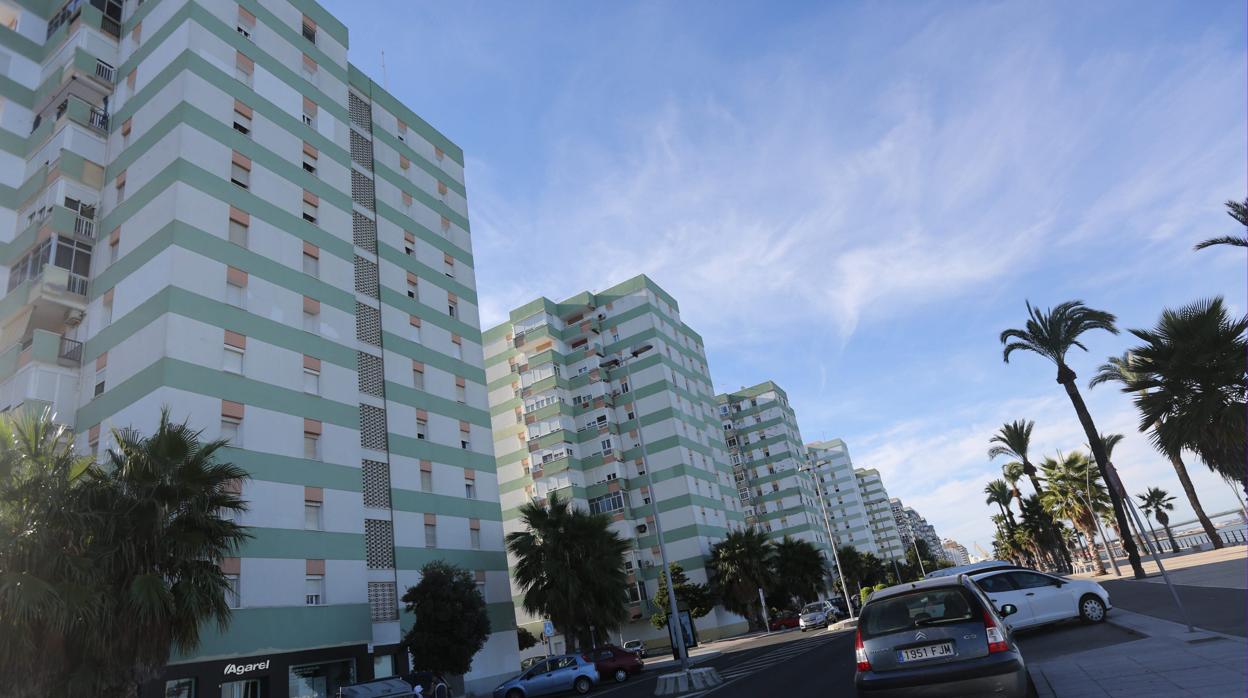 Edificios en la barriada de la Paz, en Cádiz capital.