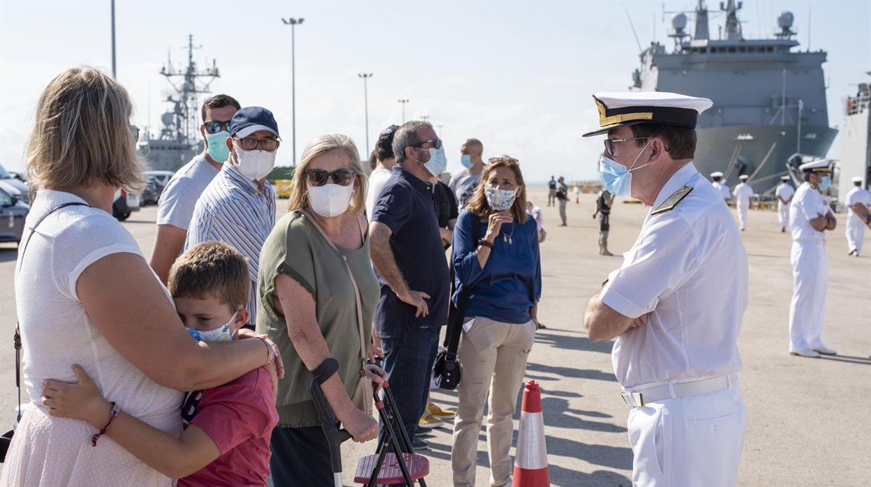 Despedido de la fragata 'Santa María' en la Base de Rota