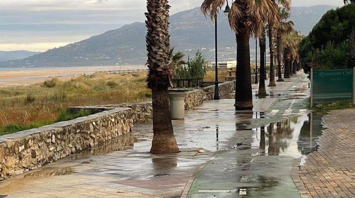 La playa de Los Lances se inunda de «coliformes fecales» cuando llueve