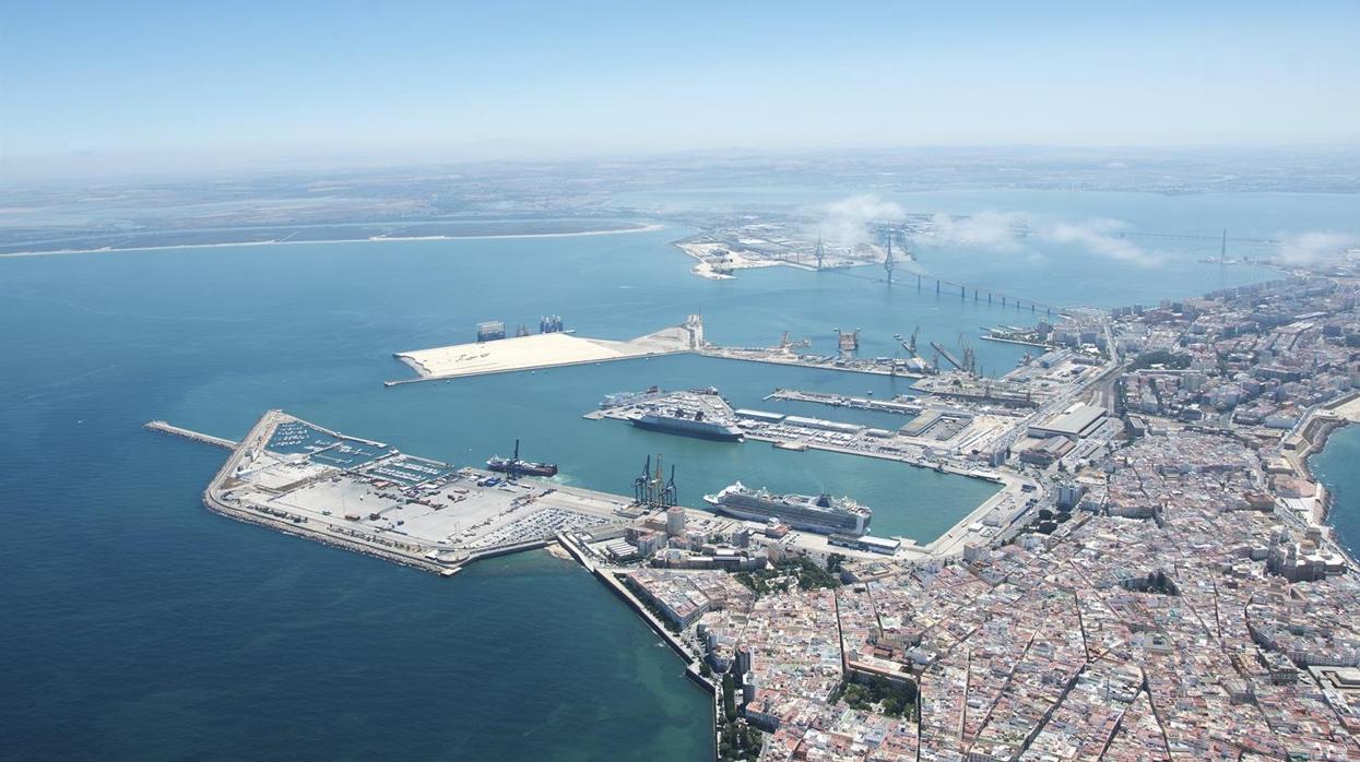 Vista aérea del puerto de Cádiz