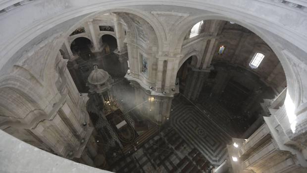 La Catedral de Cádiz acoge el Corpus Christi más reservado