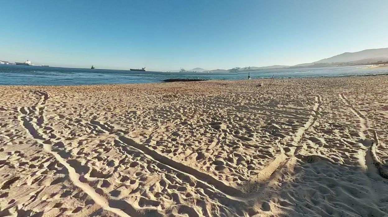 Los Barrios ultima los trabajos en la playa de Palmones para el inicio de la temporada