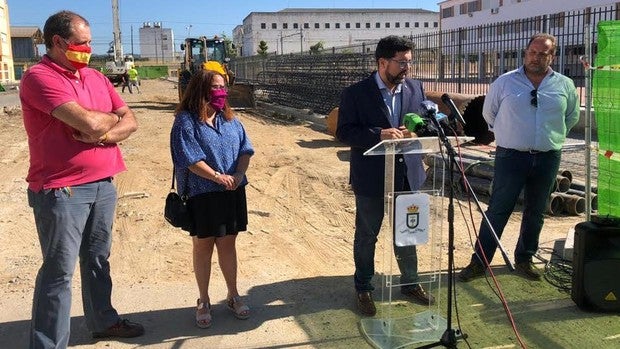 En marcha las obras de construcción del paso inferior de la línea férrea en la zona de Hytasa de Lora del Río