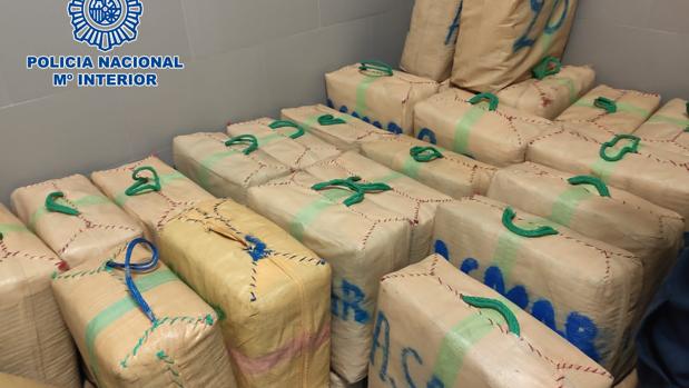 La Policía intercepta un cargamento de 1.500 kilos de hachís en mitad de ruta entre Cádiz y Sevilla