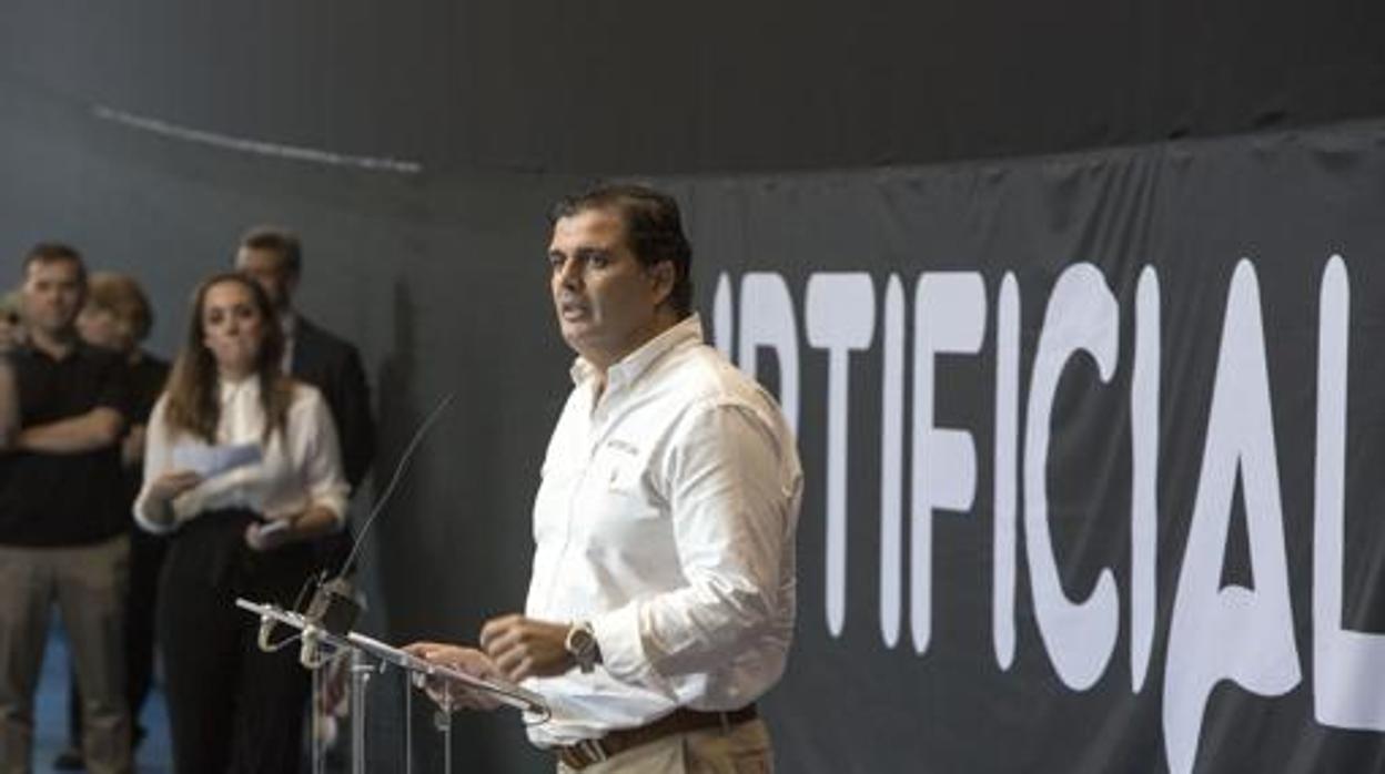 Rafael Contreras, hasta ahora presidente de Airtificial, durante la presentación del tren del futuro en El Puerto, el Hyperloood