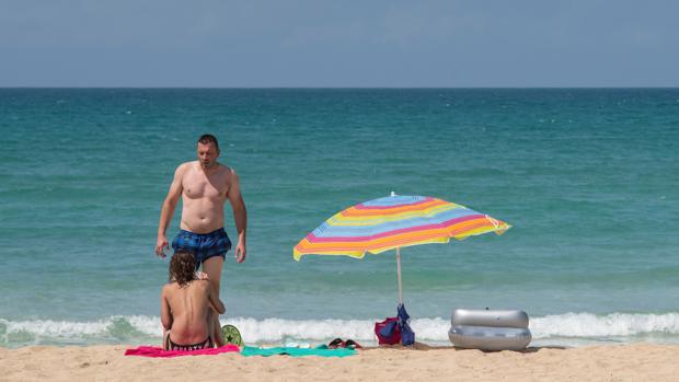 ¿Qué pasa si un turista se contagia en un establecimiento turístico en la costa de Cádiz?