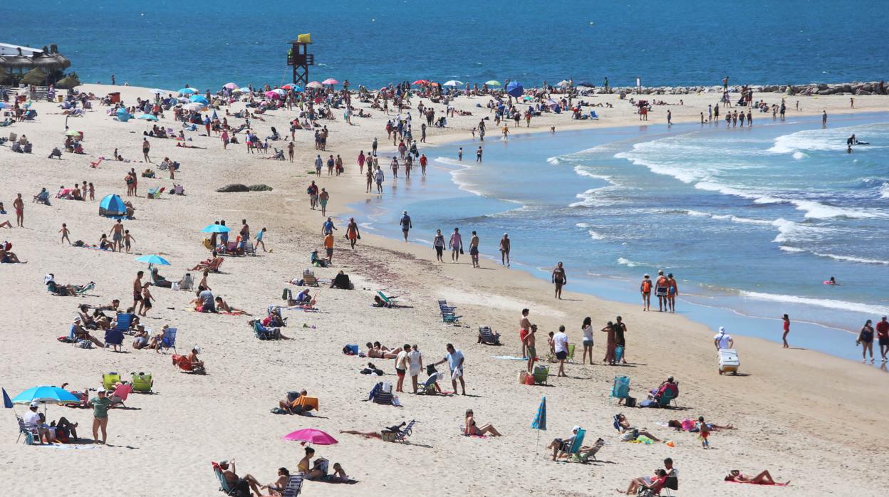 La playa de Cádiz, esencial en verano.