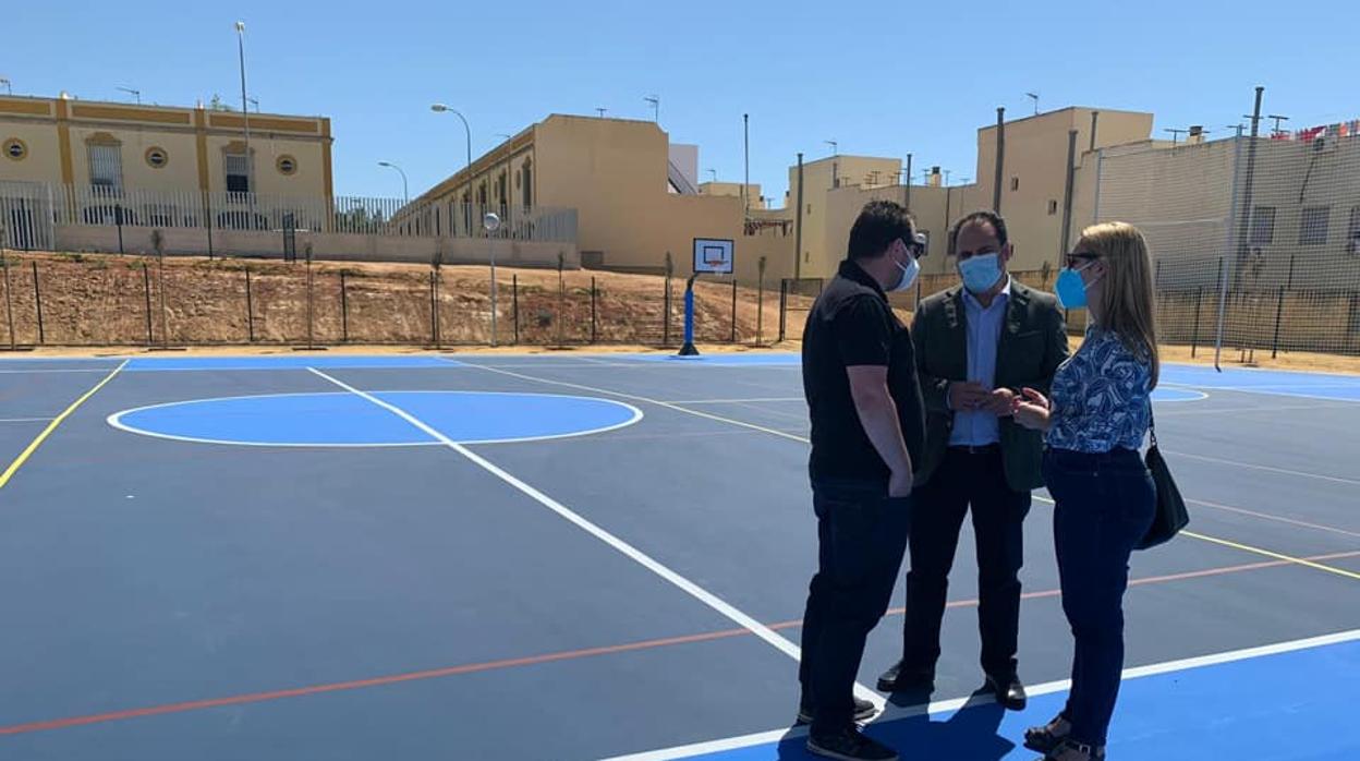 Visita de la alcaldesa de Alcalá al colegio Rodríguez Almodóvar