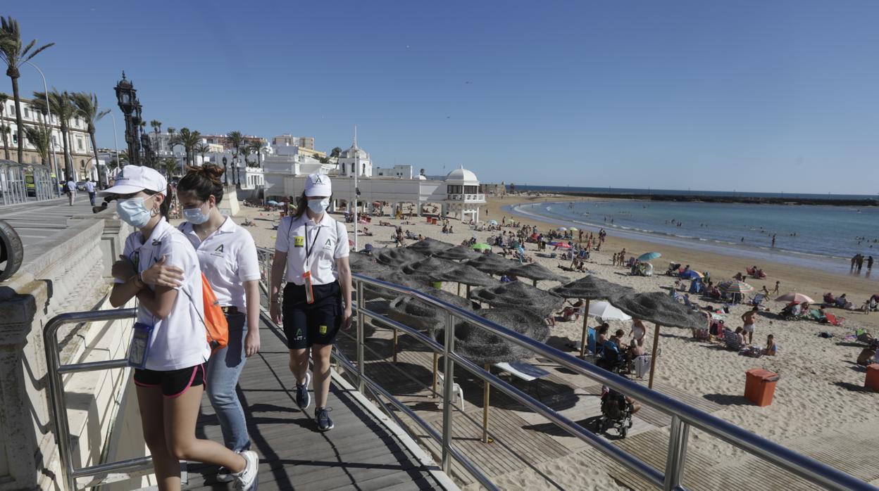 Imagen de la playa de la Caleta en Cádiz, este pasado fin de semana.