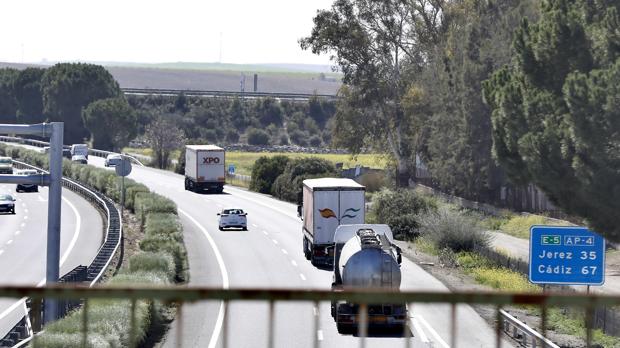 El tráfico de vehículos en la autopista de Sevilla a Cádiz aumenta un 64% tras eliminarse el peaje